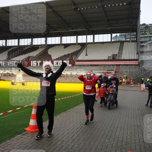 07.12.2025 - St. Pauli X-Mass-Run No. 15 Fabian Wolf http://msf.ph/oto/9425285 07.12.2025 12:13:02 Ziel 1500, 1503 meine-sportfotos.de