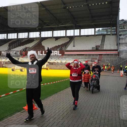07.12.2025 - St. Pauli X-Mass-Run No. 15 Fabian Wolf http://msf.ph/oto/9425286 07.12.2025 12:13:02 Ziel 1500, 1503 meine-sportfotos.de