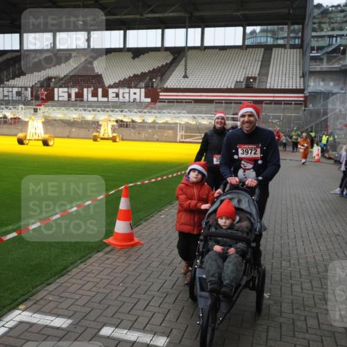 07.12.2025 - St. Pauli X-Mass-Run No. 15 Fabian Wolf http://msf.ph/oto/9425296 07.12.2025 12:13:07 Ziel 2543 meine-sportfotos.de