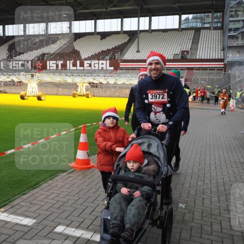 07.12.2025 - St. Pauli X-Mass-Run No. 15 Fabian Wolf http://msf.ph/oto/9425298 07.12.2025 12:13:08 Ziel 2543 meine-sportfotos.de