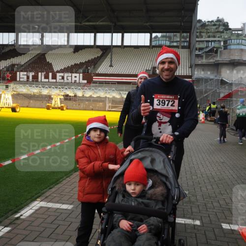 07.12.2025 - St. Pauli X-Mass-Run No. 15 Fabian Wolf http://msf.ph/oto/9425303 07.12.2025 12:13:10 Ziel 455, 463, 466, 2543 meine-sportfotos.de