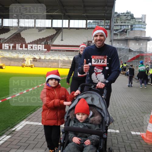 07.12.2025 - St. Pauli X-Mass-Run No. 15 Fabian Wolf http://msf.ph/oto/9425304 07.12.2025 12:13:10 Ziel 455, 463, 466, 2543 meine-sportfotos.de
