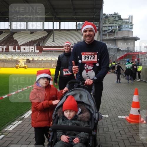 07.12.2025 - St. Pauli X-Mass-Run No. 15 Fabian Wolf http://msf.ph/oto/9425306 07.12.2025 12:13:11 Ziel 455, 463, 466, 2543 meine-sportfotos.de