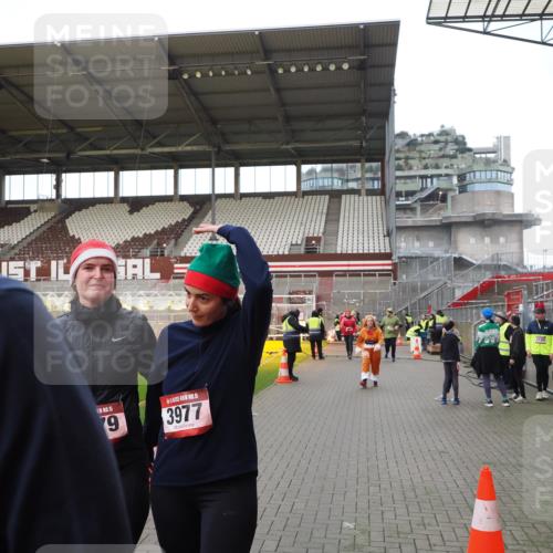 07.12.2025 - St. Pauli X-Mass-Run No. 15 Fabian Wolf http://msf.ph/oto/9425307 07.12.2025 12:13:12 Ziel 455, 463, 466, 2543, 4713 meine-sportfotos.de