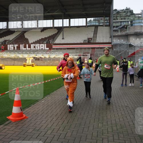 07.12.2025 - St. Pauli X-Mass-Run No. 15 Fabian Wolf http://msf.ph/oto/9425319 07.12.2025 12:13:18 Ziel 455, 463, 466, 2543, 4713 meine-sportfotos.de