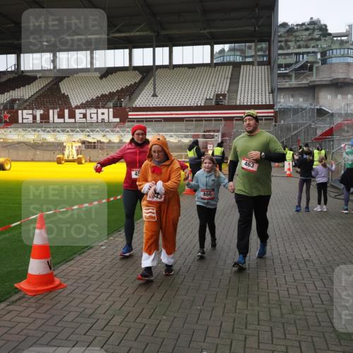07.12.2025 - St. Pauli X-Mass-Run No. 15 Fabian Wolf http://msf.ph/oto/9425321 07.12.2025 12:13:18 Ziel 455, 463, 466, 2543, 4713 meine-sportfotos.de
