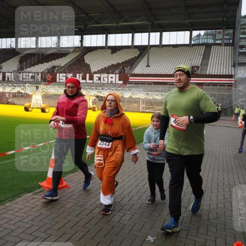 07.12.2025 - St. Pauli X-Mass-Run No. 15 Fabian Wolf http://msf.ph/oto/9425325 07.12.2025 12:13:19 Ziel 455, 463, 466, 2543, 4713 meine-sportfotos.de
