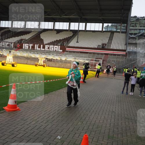 07.12.2025 - St. Pauli X-Mass-Run No. 15 Fabian Wolf http://msf.ph/oto/9425330 07.12.2025 12:13:21 Ziel 455, 463, 466, 2543, 3645, 4077, 4713 meine-sportfotos.de