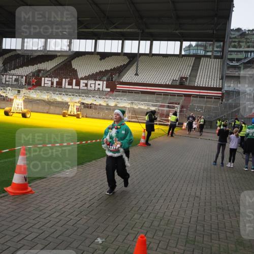 07.12.2025 - St. Pauli X-Mass-Run No. 15 Fabian Wolf http://msf.ph/oto/9425331 07.12.2025 12:13:21 Ziel 455, 463, 466, 2543, 3645, 4077, 4713 meine-sportfotos.de