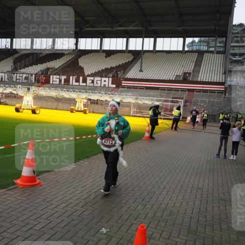 07.12.2025 - St. Pauli X-Mass-Run No. 15 Fabian Wolf http://msf.ph/oto/9425332 07.12.2025 12:13:21 Ziel 455, 463, 466, 2543, 3645, 4077, 4713 meine-sportfotos.de