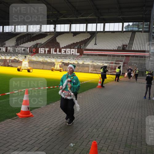 07.12.2025 - St. Pauli X-Mass-Run No. 15 Fabian Wolf http://msf.ph/oto/9425333 07.12.2025 12:13:21 Ziel 455, 463, 466, 2543, 3645, 4077, 4713 meine-sportfotos.de