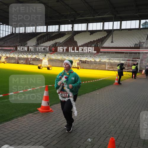 07.12.2025 - St. Pauli X-Mass-Run No. 15 Fabian Wolf http://msf.ph/oto/9425334 07.12.2025 12:13:22 Ziel 455, 463, 466, 2543, 3645, 4077, 4261, 4713 meine-sportfotos.de