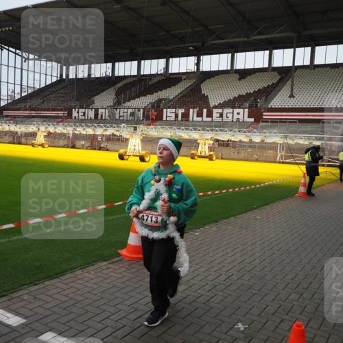 07.12.2025 - St. Pauli X-Mass-Run No. 15 Fabian Wolf http://msf.ph/oto/9425335 07.12.2025 12:13:22 Ziel 455, 463, 466, 2543, 3645, 4077, 4261, 4713 meine-sportfotos.de