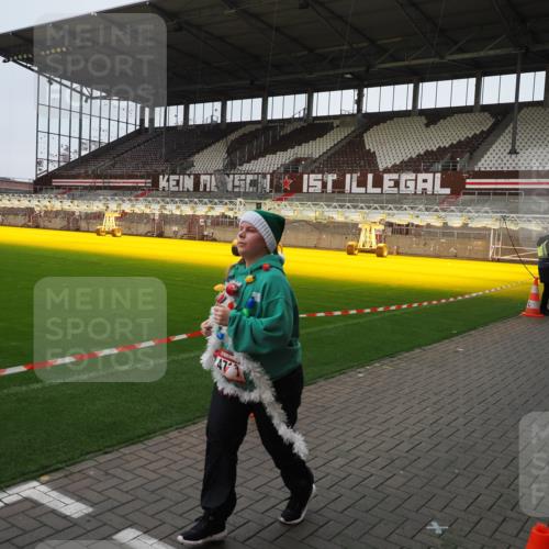 07.12.2025 - St. Pauli X-Mass-Run No. 15 Fabian Wolf http://msf.ph/oto/9425336 07.12.2025 12:13:22 Ziel 455, 463, 466, 2543, 3645, 4077, 4261, 4713 meine-sportfotos.de