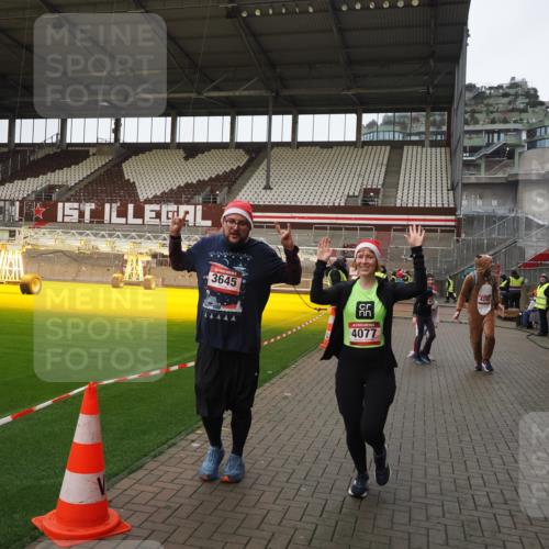 07.12.2025 - St. Pauli X-Mass-Run No. 15 Fabian Wolf http://msf.ph/oto/9425342 07.12.2025 12:13:30 Ziel 3645, 4077, 4258, 4261, 4713 meine-sportfotos.de