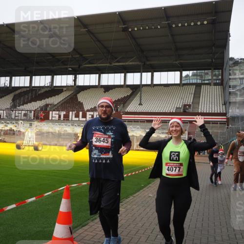 07.12.2025 - St. Pauli X-Mass-Run No. 15 Fabian Wolf http://msf.ph/oto/9425344 07.12.2025 12:13:30 Ziel 3645, 4077, 4258, 4261, 4713 meine-sportfotos.de