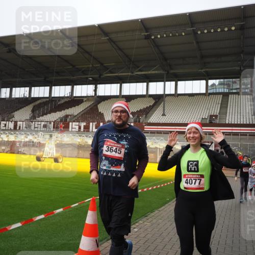07.12.2025 - St. Pauli X-Mass-Run No. 15 Fabian Wolf http://msf.ph/oto/9425345 07.12.2025 12:13:31 Ziel 3645, 4077, 4258, 4261, 4713 meine-sportfotos.de