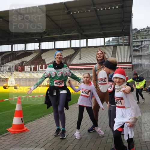 07.12.2025 - St. Pauli X-Mass-Run No. 15 Fabian Wolf http://msf.ph/oto/9425356 07.12.2025 12:13:42 Ziel 4048, 4179, 4258, 4261 meine-sportfotos.de