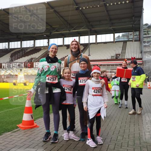 07.12.2025 - St. Pauli X-Mass-Run No. 15 Fabian Wolf http://msf.ph/oto/9425368 07.12.2025 12:13:46 Ziel 4048, 4179 meine-sportfotos.de
