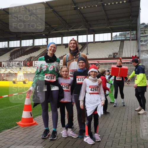 07.12.2025 - St. Pauli X-Mass-Run No. 15 Fabian Wolf http://msf.ph/oto/9425371 07.12.2025 12:13:46 Ziel 4048, 4179 meine-sportfotos.de