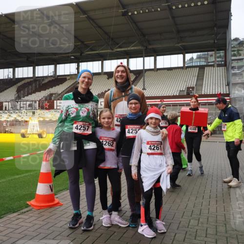 07.12.2025 - St. Pauli X-Mass-Run No. 15 Fabian Wolf http://msf.ph/oto/9425372 07.12.2025 12:13:46 Ziel 4048, 4179 meine-sportfotos.de