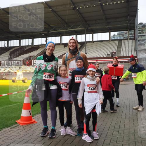 07.12.2025 - St. Pauli X-Mass-Run No. 15 Fabian Wolf http://msf.ph/oto/9425373 07.12.2025 12:13:47 Ziel 4048, 4179 meine-sportfotos.de