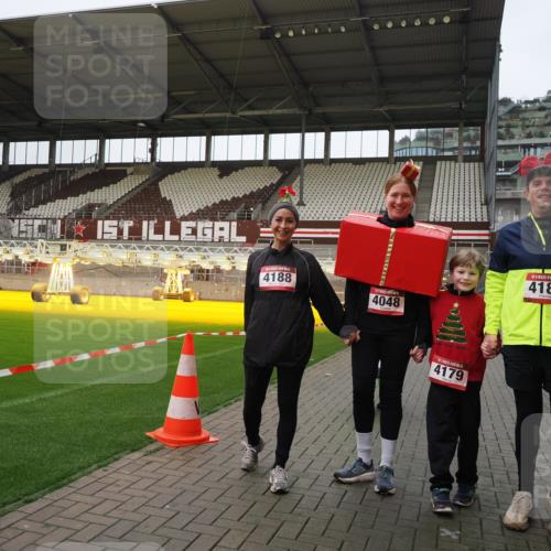 07.12.2025 - St. Pauli X-Mass-Run No. 15 Fabian Wolf http://msf.ph/oto/9425384 07.12.2025 12:13:53 Ziel 4048, 4179 meine-sportfotos.de