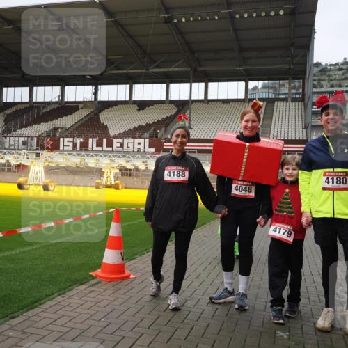 07.12.2025 - St. Pauli X-Mass-Run No. 15 Fabian Wolf http://msf.ph/oto/9425387 07.12.2025 12:13:54 Ziel 4048 meine-sportfotos.de