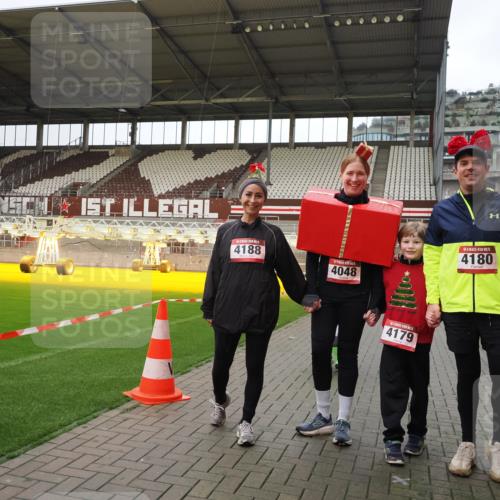 07.12.2025 - St. Pauli X-Mass-Run No. 15 Fabian Wolf http://msf.ph/oto/9425388 07.12.2025 12:13:54 Ziel 4048 meine-sportfotos.de