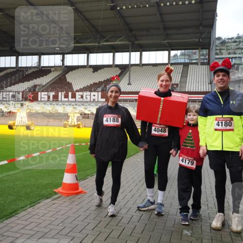 07.12.2025 - St. Pauli X-Mass-Run No. 15 Fabian Wolf http://msf.ph/oto/9425389 07.12.2025 12:13:54 Ziel 4048 meine-sportfotos.de