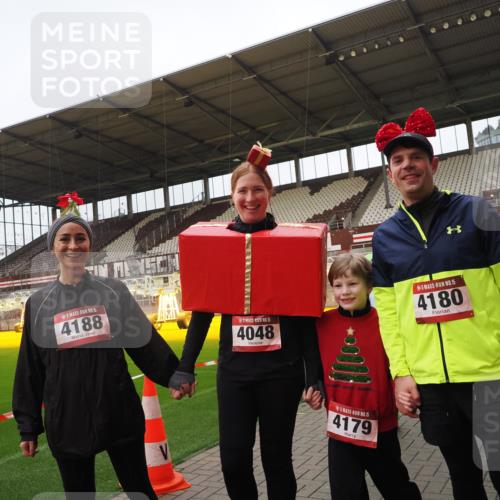 07.12.2025 - St. Pauli X-Mass-Run No. 15 Fabian Wolf http://msf.ph/oto/9425392 07.12.2025 12:13:57 Ziel 2274 meine-sportfotos.de