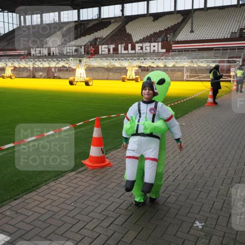07.12.2025 - St. Pauli X-Mass-Run No. 15 Fabian Wolf http://msf.ph/oto/9425393 07.12.2025 12:14:00 Ziel 2274 meine-sportfotos.de