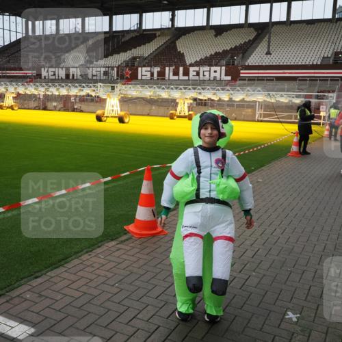 07.12.2025 - St. Pauli X-Mass-Run No. 15 Fabian Wolf http://msf.ph/oto/9425396 07.12.2025 12:14:01 Ziel 2274 meine-sportfotos.de