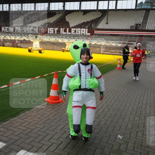 07.12.2025 - St. Pauli X-Mass-Run No. 15 Fabian Wolf http://msf.ph/oto/9425399 07.12.2025 12:14:02 Ziel 2274 meine-sportfotos.de