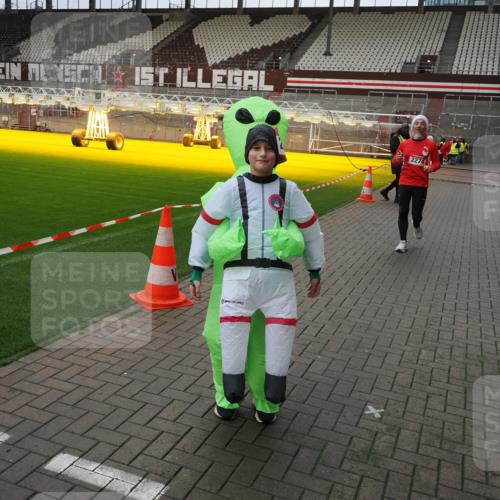 07.12.2025 - St. Pauli X-Mass-Run No. 15 Fabian Wolf http://msf.ph/oto/9425402 07.12.2025 12:14:02 Ziel 2274 meine-sportfotos.de