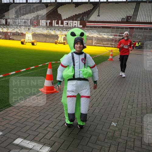 07.12.2025 - St. Pauli X-Mass-Run No. 15 Fabian Wolf http://msf.ph/oto/9425403 07.12.2025 12:14:02 Ziel 2274 meine-sportfotos.de
