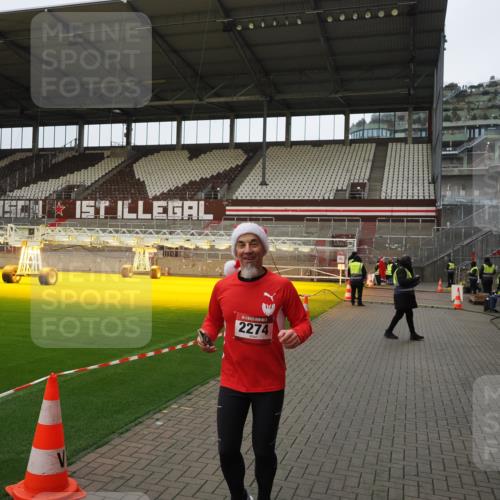 07.12.2025 - St. Pauli X-Mass-Run No. 15 Fabian Wolf http://msf.ph/oto/9425404 07.12.2025 12:14:04 Ziel 2274 meine-sportfotos.de