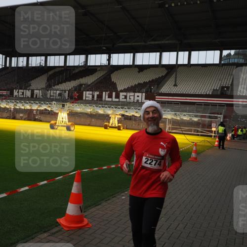 07.12.2025 - St. Pauli X-Mass-Run No. 15 Fabian Wolf http://msf.ph/oto/9425406 07.12.2025 12:14:05 Ziel 2274 meine-sportfotos.de