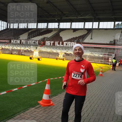 07.12.2025 - St. Pauli X-Mass-Run No. 15 Fabian Wolf http://msf.ph/oto/9425408 07.12.2025 12:14:05 Ziel 2274 meine-sportfotos.de