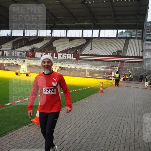 07.12.2025 - St. Pauli X-Mass-Run No. 15 Fabian Wolf http://msf.ph/oto/9425414 07.12.2025 12:14:07 Ziel 2274 meine-sportfotos.de