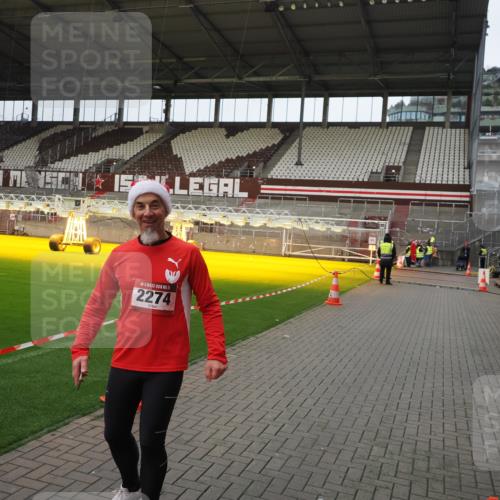 07.12.2025 - St. Pauli X-Mass-Run No. 15 Fabian Wolf http://msf.ph/oto/9425415 07.12.2025 12:14:07 Ziel 2274 meine-sportfotos.de