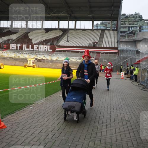 07.12.2025 - St. Pauli X-Mass-Run No. 15 Fabian Wolf http://msf.ph/oto/9425426 07.12.2025 12:14:27 Ziel 444, 445, 451, 454, 457, 3690, 3693 meine-sportfotos.de
