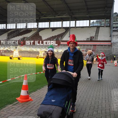 07.12.2025 - St. Pauli X-Mass-Run No. 15 Fabian Wolf http://msf.ph/oto/9425431 07.12.2025 12:14:28 Ziel 444, 445, 451, 454, 457, 3690, 3693 meine-sportfotos.de