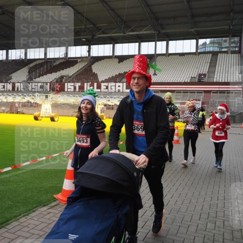 07.12.2025 - St. Pauli X-Mass-Run No. 15 Fabian Wolf http://msf.ph/oto/9425433 07.12.2025 12:14:28 Ziel 444, 445, 451, 454, 457, 3690, 3693 meine-sportfotos.de