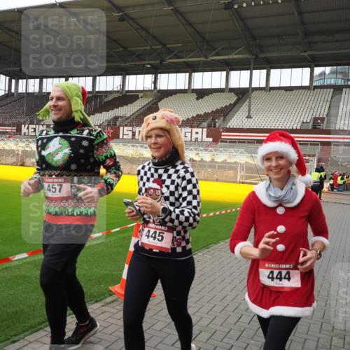 07.12.2025 - St. Pauli X-Mass-Run No. 15 Fabian Wolf http://msf.ph/oto/9425440 07.12.2025 12:14:30 Ziel 444, 445, 451, 454, 457, 3690, 3693 meine-sportfotos.de