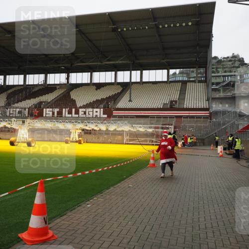 07.12.2025 - St. Pauli X-Mass-Run No. 15 Fabian Wolf http://msf.ph/oto/9425442 07.12.2025 12:14:49 Ziel  meine-sportfotos.de