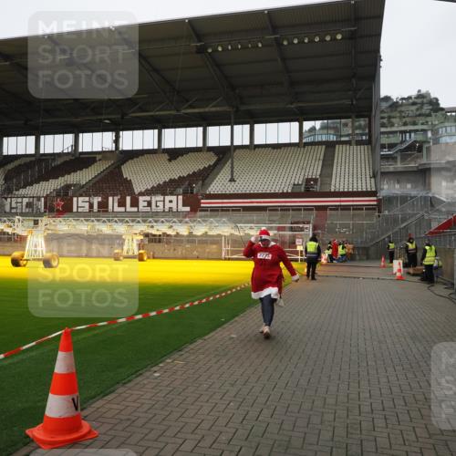 07.12.2025 - St. Pauli X-Mass-Run No. 15 Fabian Wolf http://msf.ph/oto/9425444 07.12.2025 12:14:51 Ziel  meine-sportfotos.de