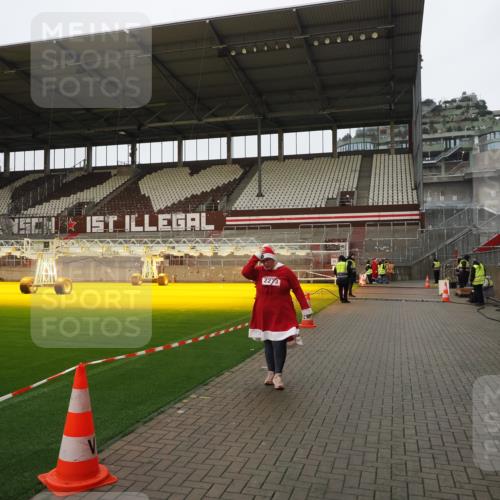 07.12.2025 - St. Pauli X-Mass-Run No. 15 Fabian Wolf http://msf.ph/oto/9425446 07.12.2025 12:14:52 Ziel  meine-sportfotos.de