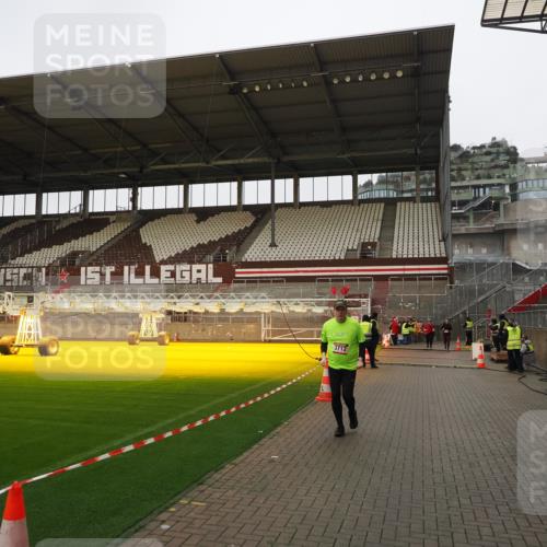 07.12.2025 - St. Pauli X-Mass-Run No. 15 Fabian Wolf http://msf.ph/oto/9425453 07.12.2025 12:15:10 Ziel 3712 meine-sportfotos.de