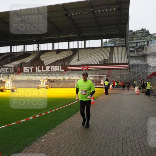 07.12.2025 - St. Pauli X-Mass-Run No. 15 Fabian Wolf http://msf.ph/oto/9425455 07.12.2025 12:15:11 Ziel 3142, 3178, 3712 meine-sportfotos.de